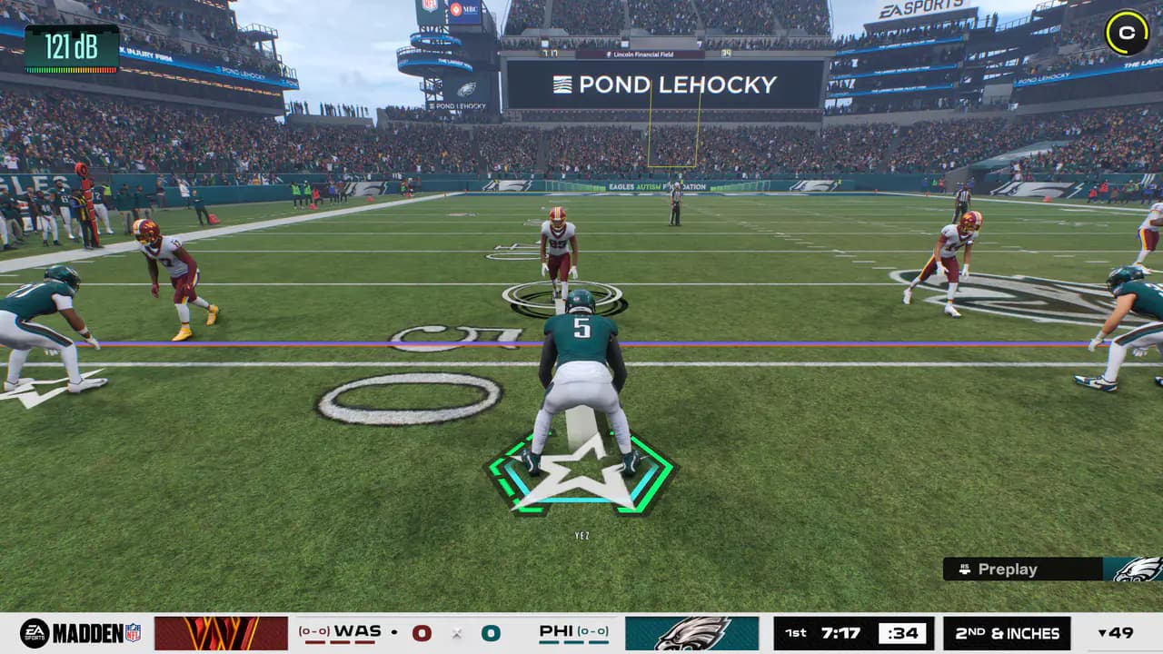 Madden NFL'den ekran görüntüsü: Philadelphia Eagles'ın center oyuncusu topun başında, X-Factor yeteneği öne çıkarılmış; hücum çizgisi arayüz öğeleri görünüyor.